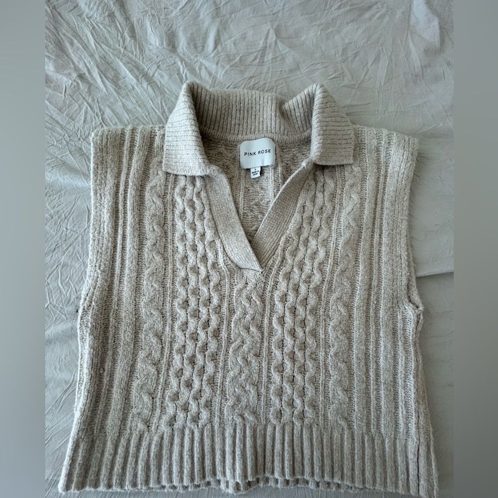 Pink Rose Women's V-Neck Cable Knit Sweater - Beige